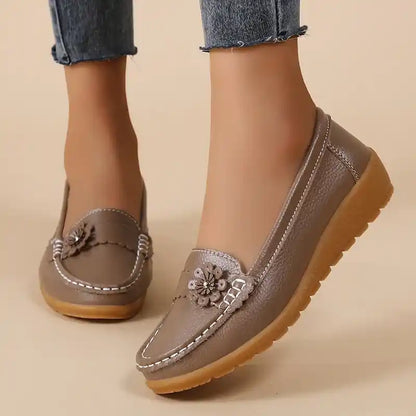 Women's soft sole comfortable leather shoes